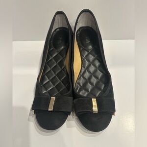 MICHAEL KORS Suede Bow Pumps (SIZE 8.5)